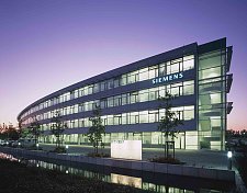 Nachtaufnahme des Gebäudes der Siemens AG, Niederlassung Bremen
