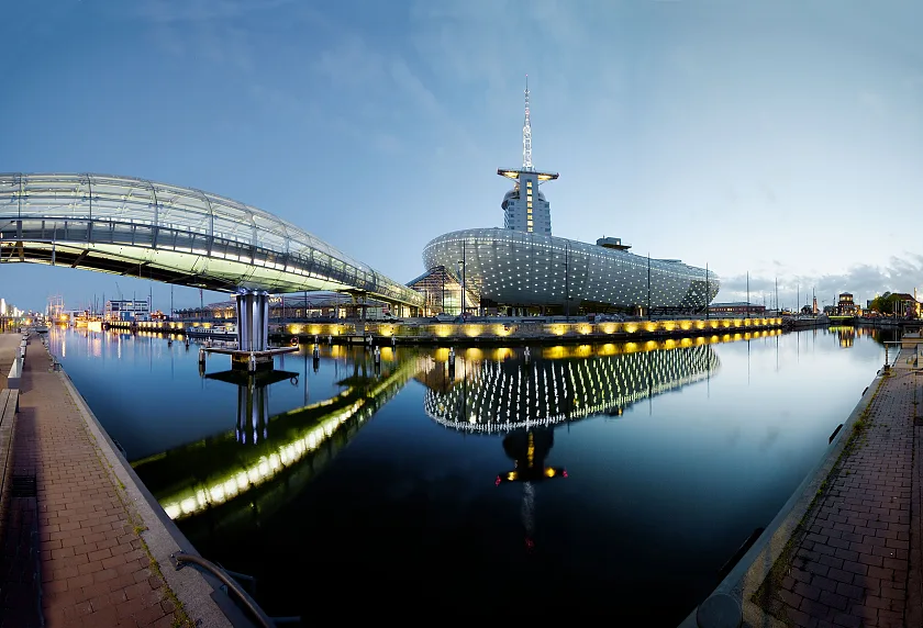 Gebäude der Klimahaus Betriebsgesellschaft mbH bei Nacht