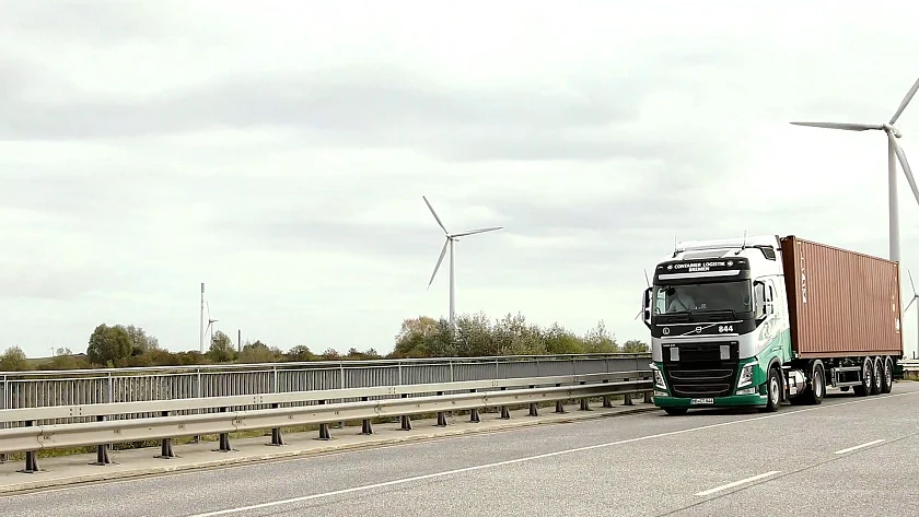 Fahrzeug der EKB Container Logistik GmbH & Co. KG