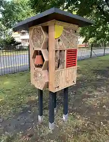 Insektenhotel auf dem Betriebsgelände der Gleistein GmbH.