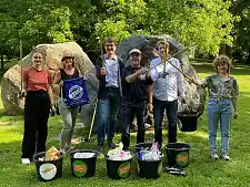 Gruppenbild der gemeinsamen Cleanup-Aktion