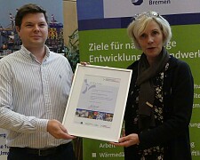 Thomas Eisenmenger (Geschäftsführer der Nagengast Betriebsgesellschaft mbH) mit Staatsrätin Gabriele Nießen vom Umweltressort