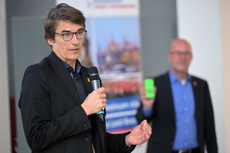 Jens Tanneberg pitcht zur Umweltkommunikation.