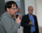 Tobias Jaletzky pitcht zu kooperativen PV-Projekten.