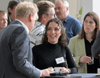 Teilnehmende des Partnertreffens beim Get-together