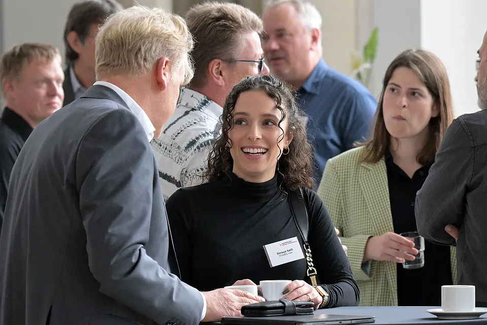 Teilnehmende des Partnertreffens beim Get-together