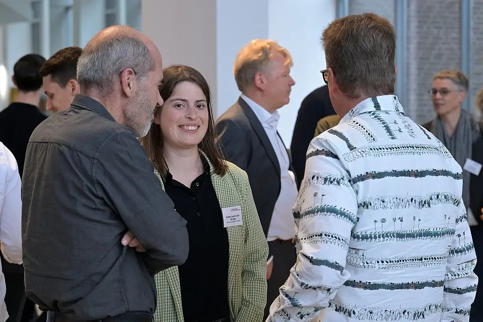 Teilnehmende des Partnertreffens beim Get-together