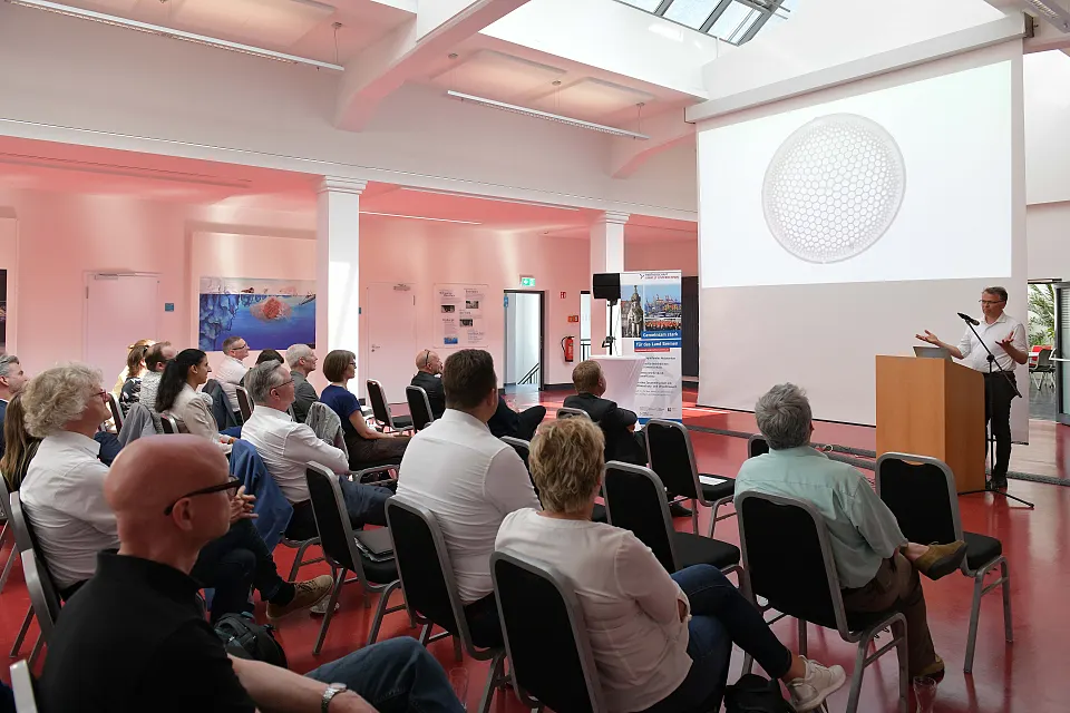 Dr. Christian Hamm spricht &uuml;ber nachhaltige Materialien und Leichtbau aus dem Meer