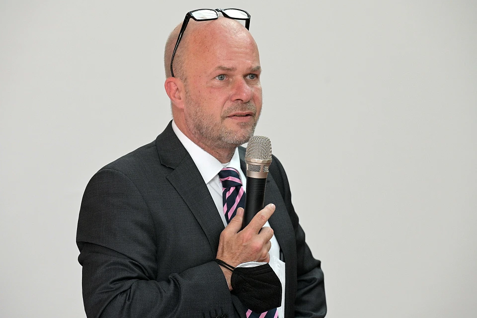 Martin Schulze pr&auml;sentiert die aktuellen und geplanten Projekte der Gesch&auml;ftsstelle 