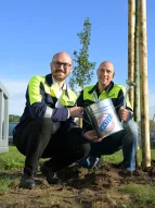 Baumpflanzaktion bei der Wagon Automotive Bremen GmbH